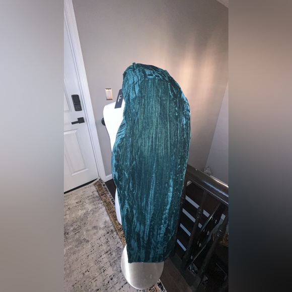 LuLu’s Happiest Holiday Emerald Green Crushed Velvet Blazer & Pants set - Picture 4 of 5